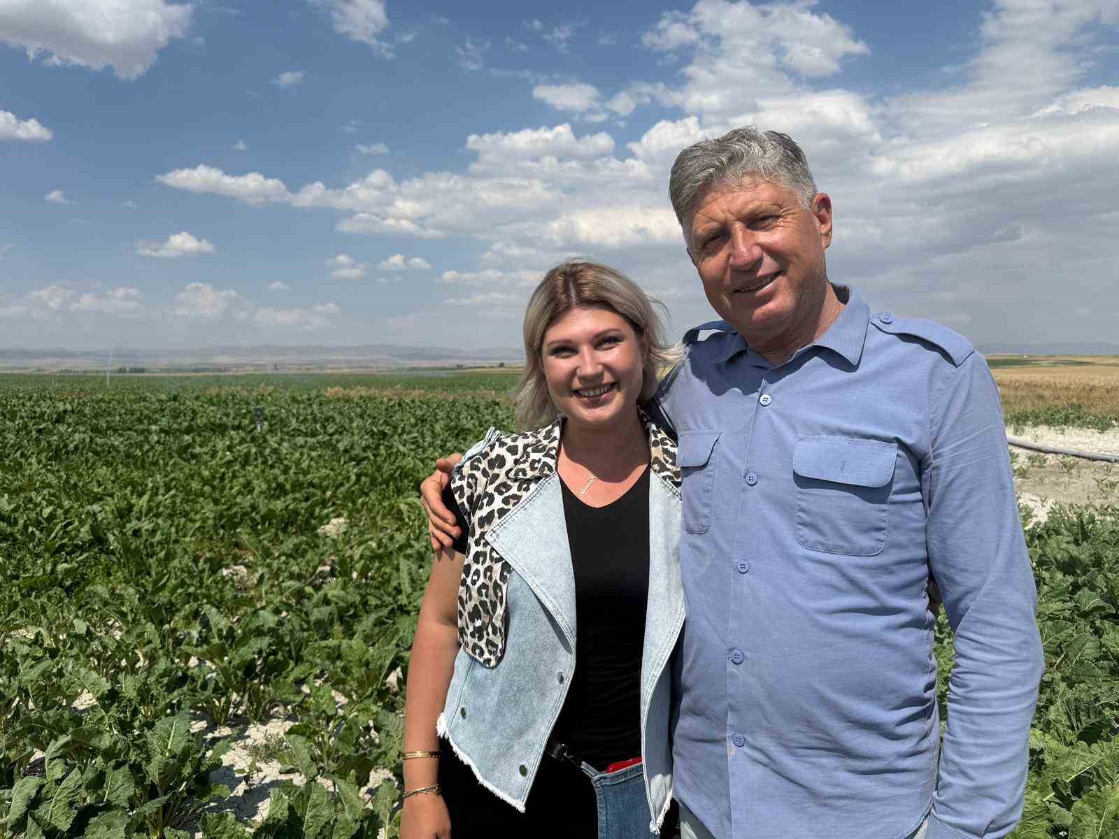 "Kız çocuğu yapamaz" diyenlere inat tarlada babasının sağ kolu oldu