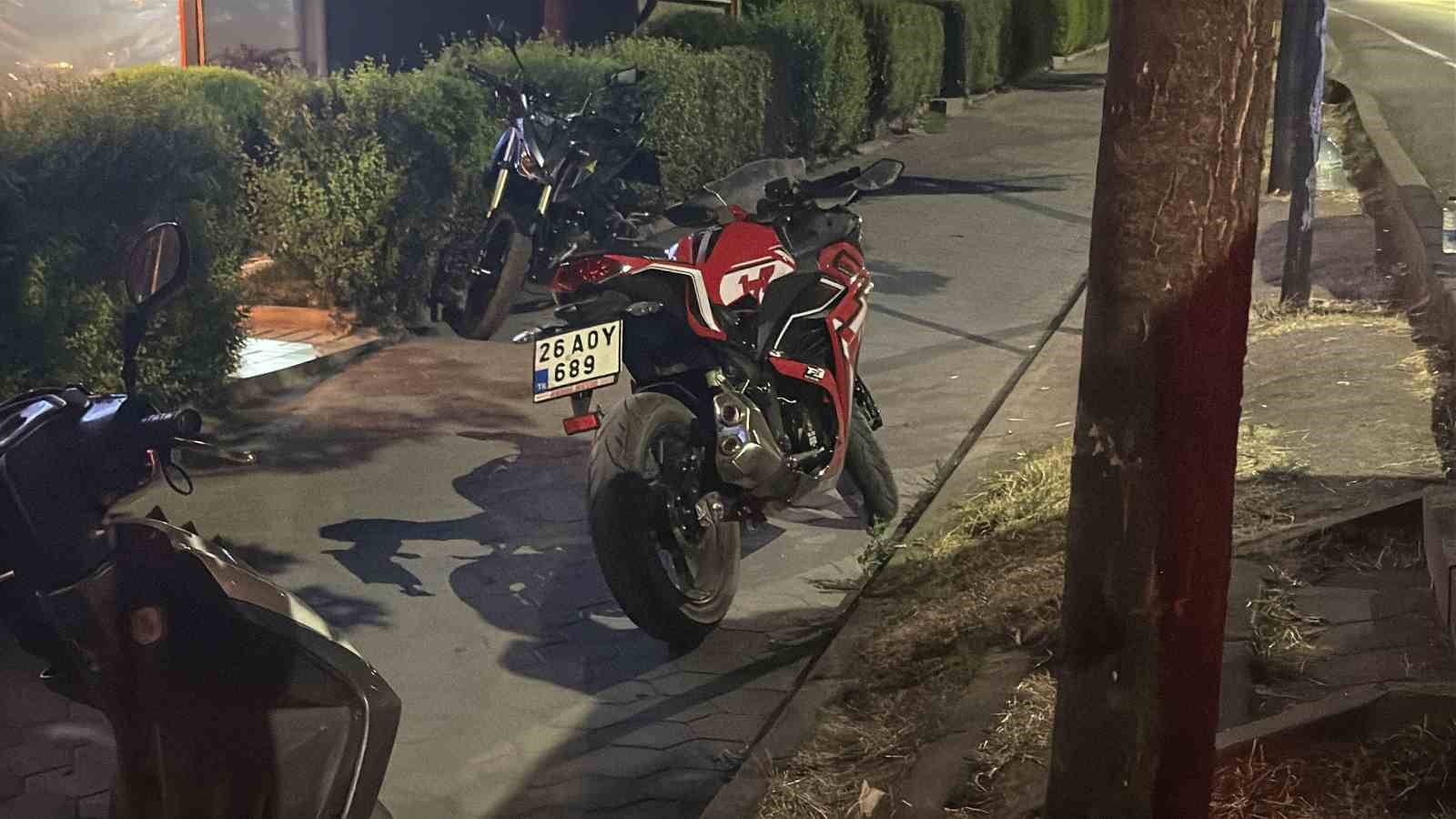 Önüne köpek fırlayan motosikletli, kaza yapıp kendi çağırdığı ambulansı reddetti