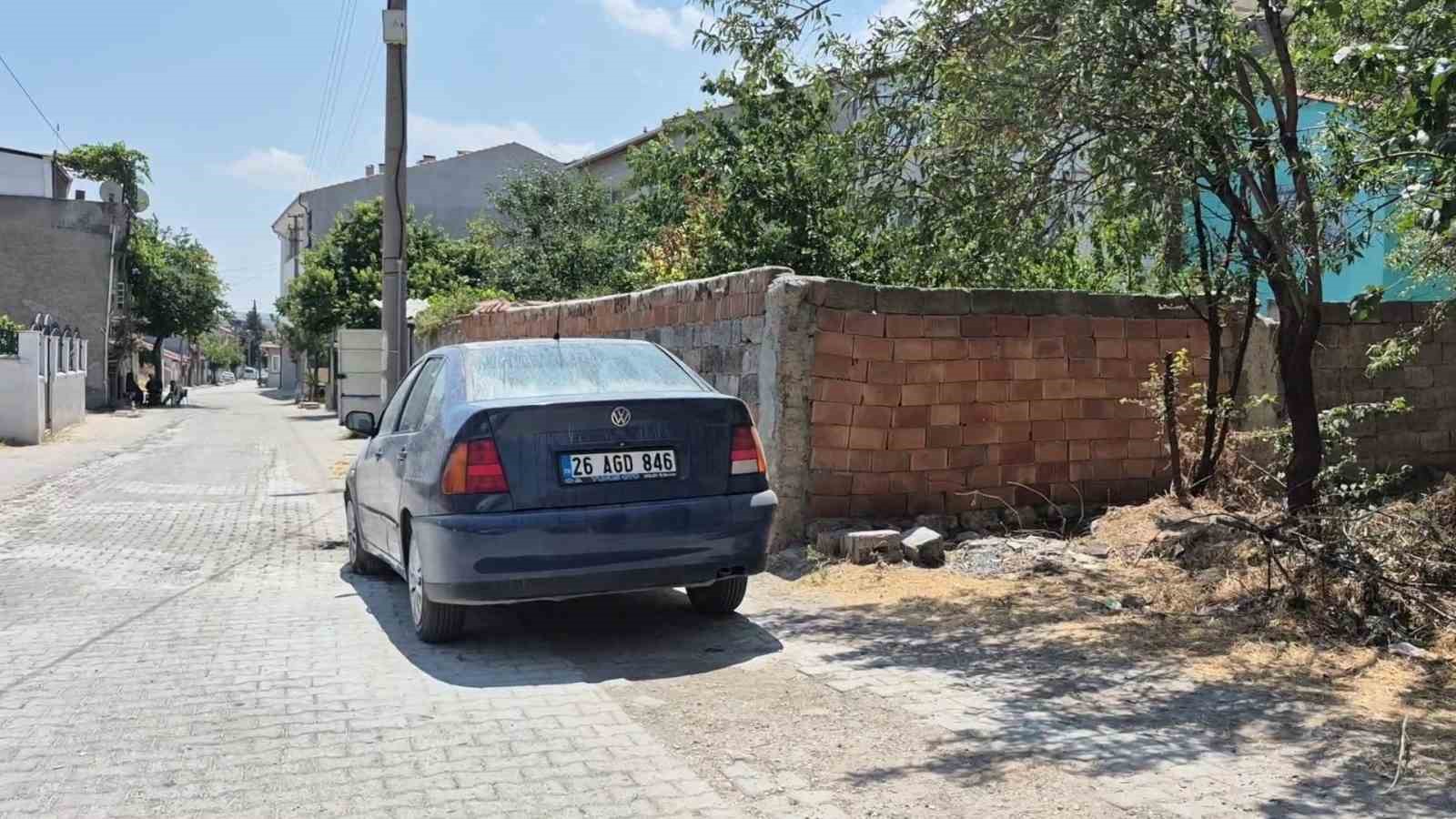 Otomobilin elektrik aksamından çıkan yangın aracı kullanılamaz hale getirdi
