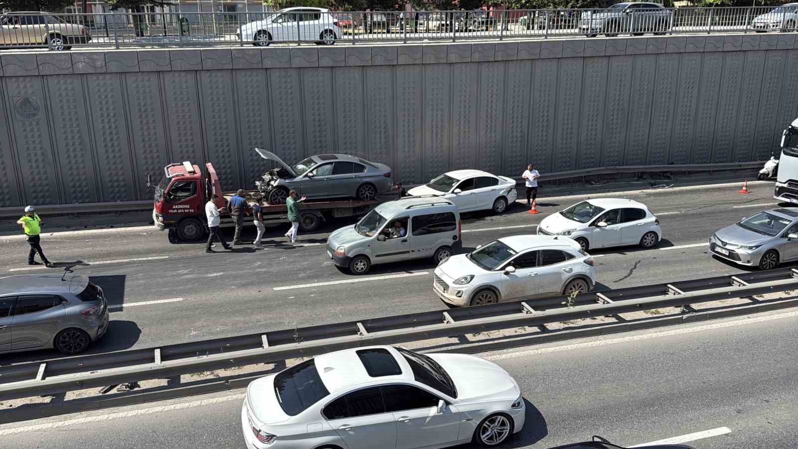 Çevre Yolu’nda 3 aracın karıştığı zincirleme kaza: 2 yaralı