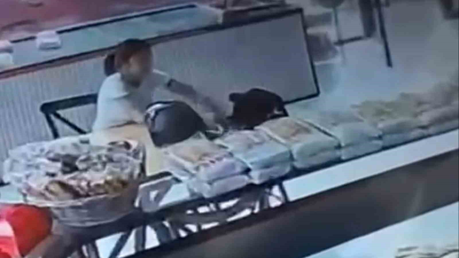 Fırında ’pes’ dedirten hırsızlık: Çayına şeker attı, şekerliği çantasına sakladı