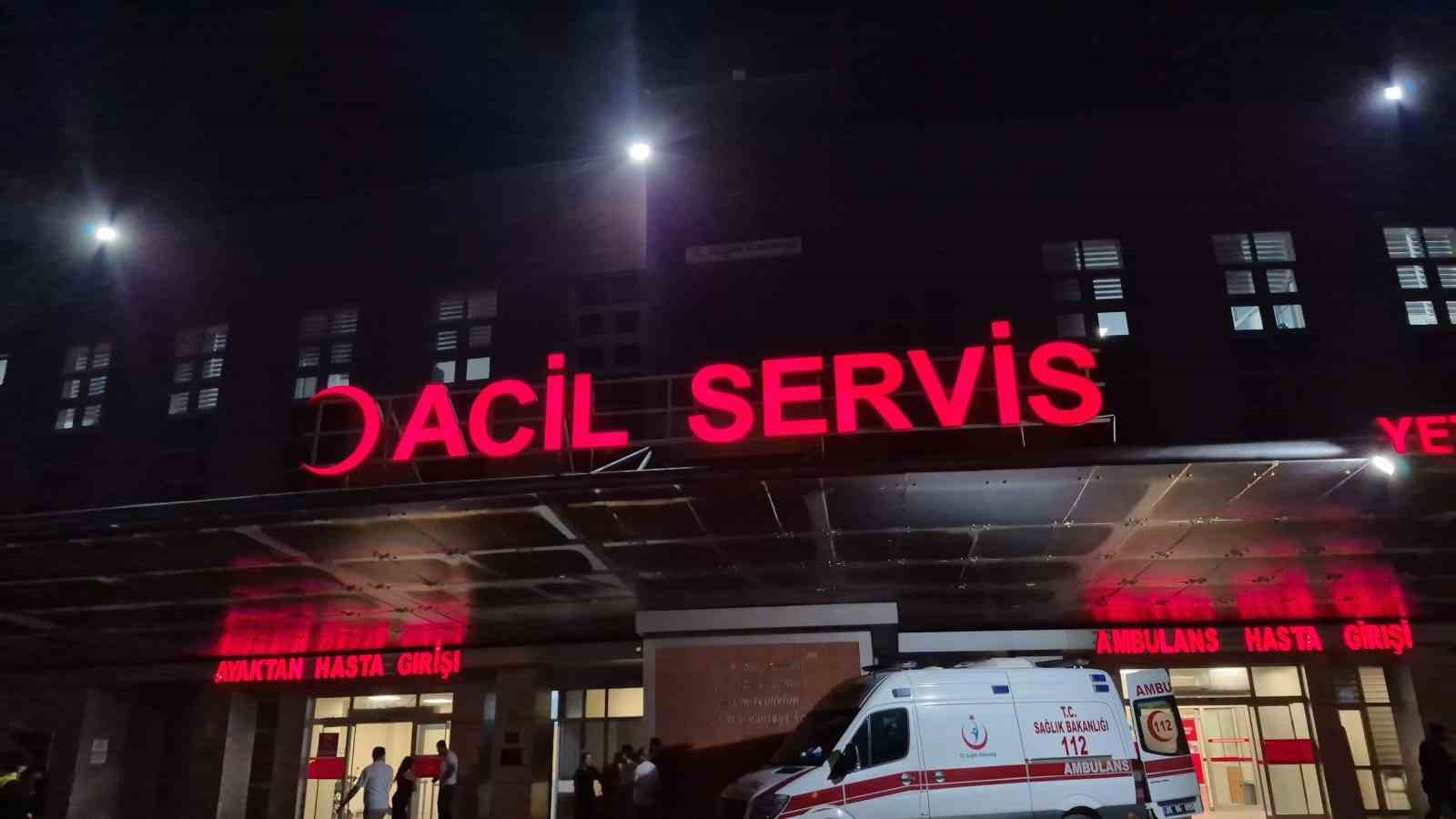 Plakasız motosiklet ’dur’ ihtarına uymadı, bekçiye çarpıp kaçtı