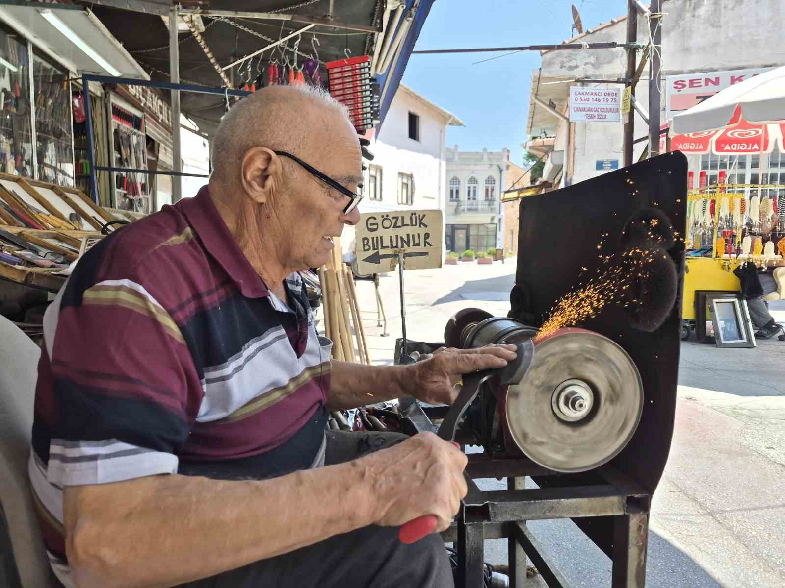 Yarım asırlık dükkanın büyük derdi: "Elimizden her iş geliyor, ama çırak gelmiyor!"