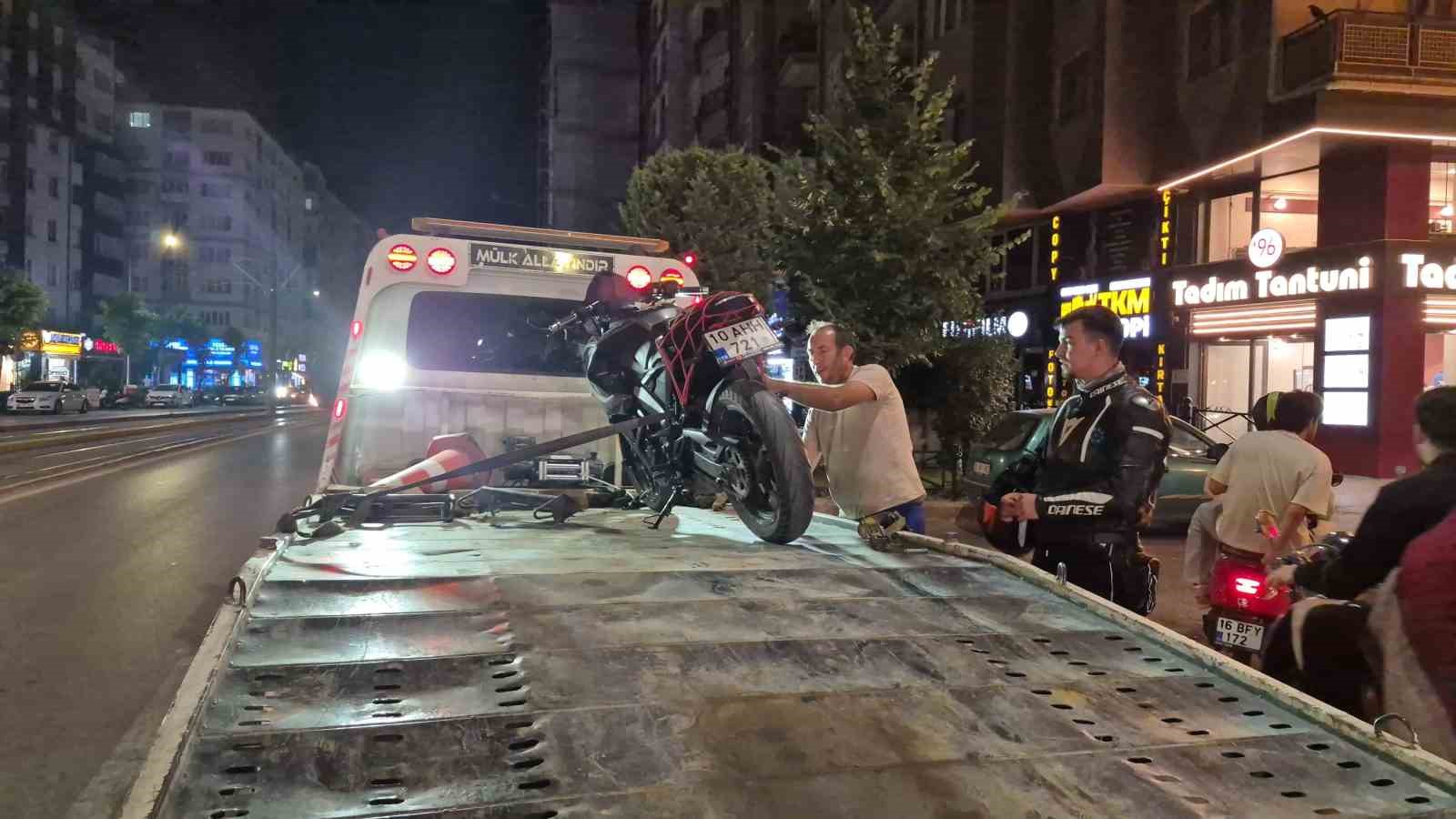 Katlanır plaka ile polise yakalanan motosiklet sürücüsüne 140 bin lira ceza