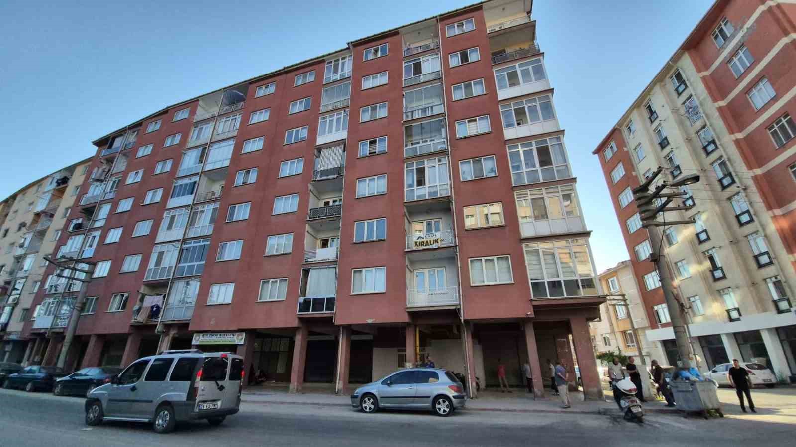 Eşinin tatilde olduğu sırada yatağında cansız bedeni bulundu