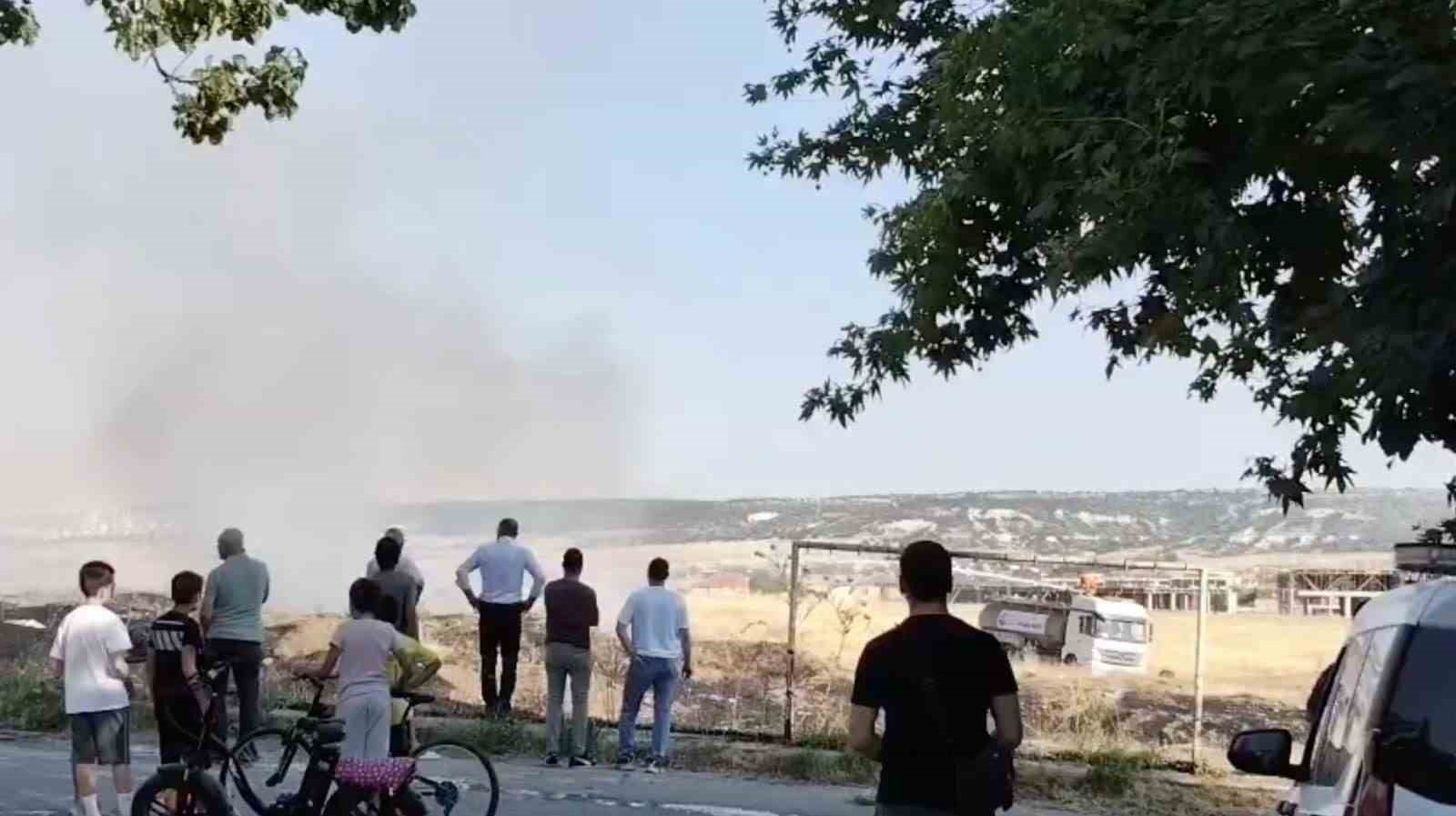 Otluk alan alevler içinde kaldı