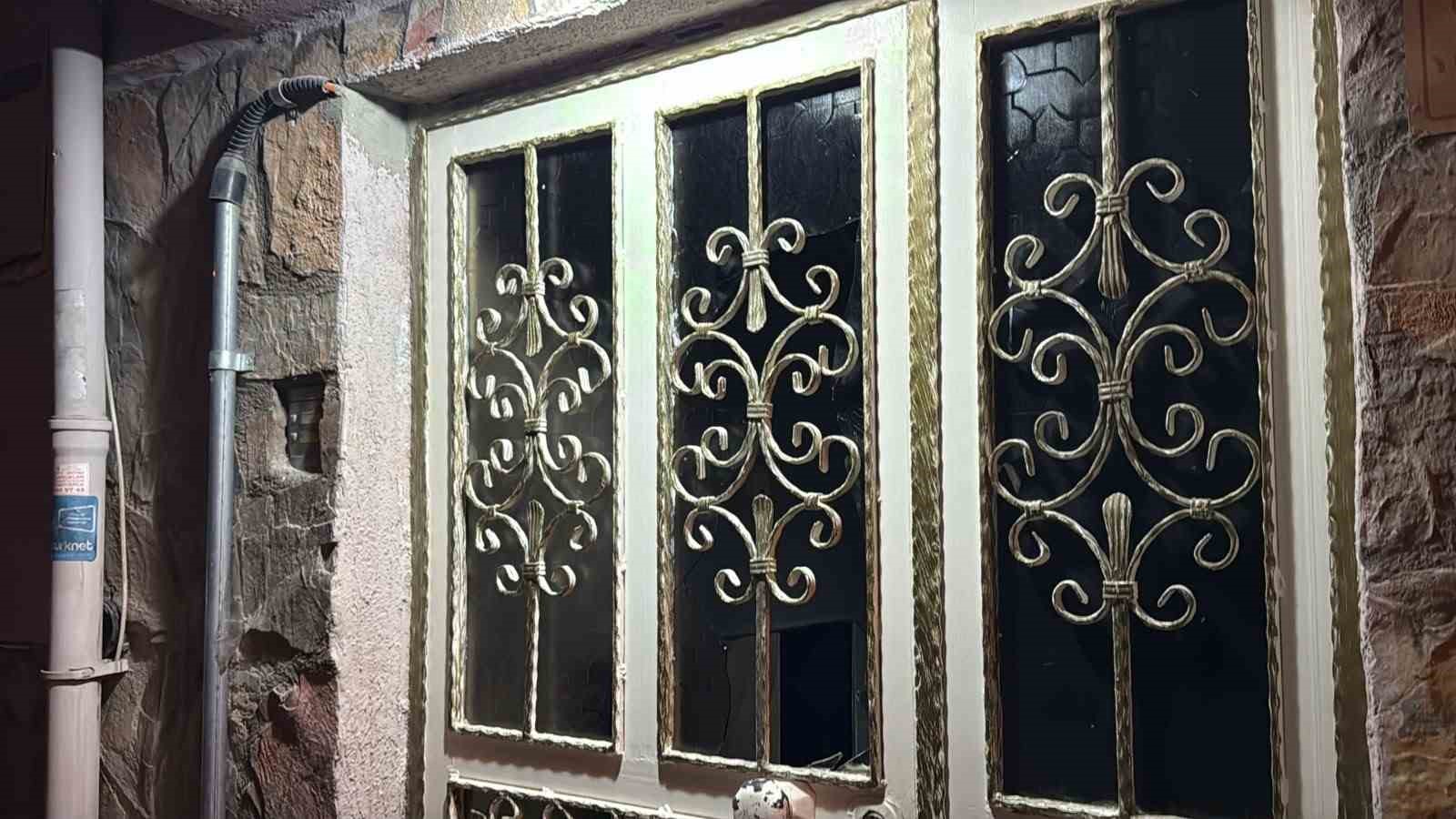Eskişehir’de aile içi kavgada evinin camlarını kıran şahıs aracıyla kaçtı