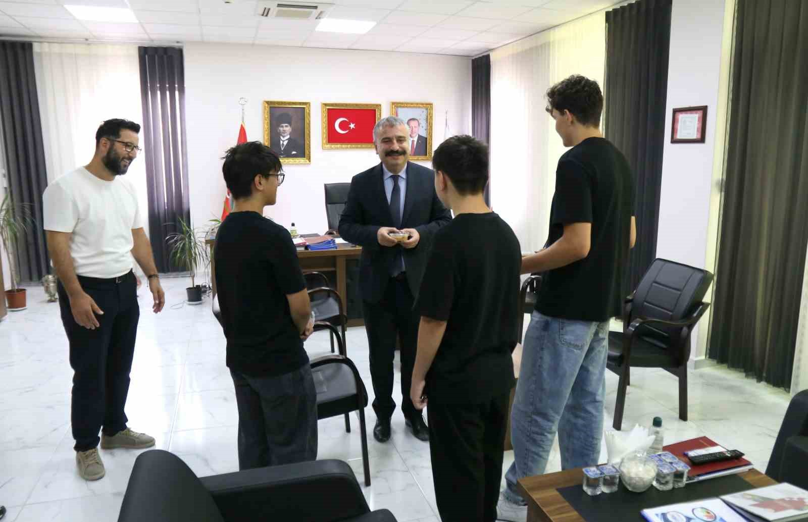 Eskişehir’de çocuk evleri sitesi sakinlerinden anlamlı aşure etkinliği