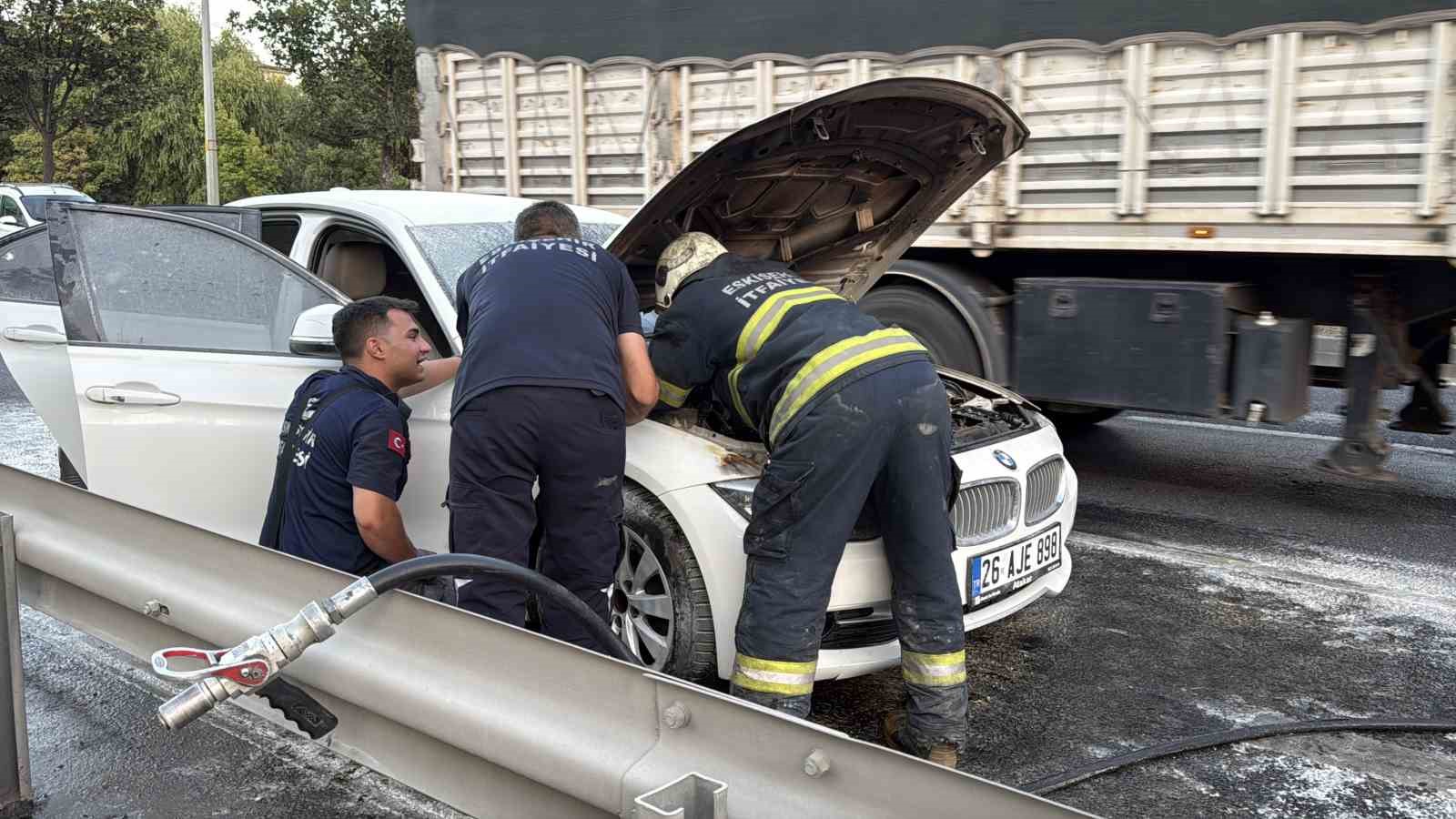 Sanayiden 10 dakika önce aldığı otomobili yandı