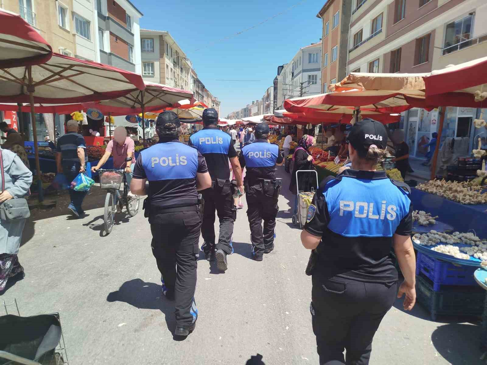 Eskişehir’de polis vatandaşları hırsızlık ve dolandırıcılık olaylarına karşı bilgilendirdi