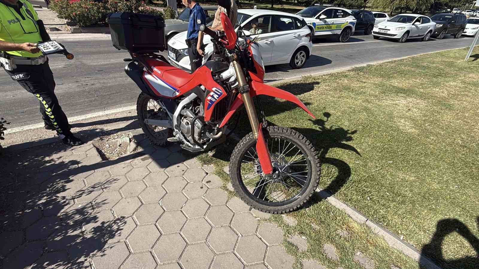 Otomobil ile motosiklet çarpıştı: 1 yaralı