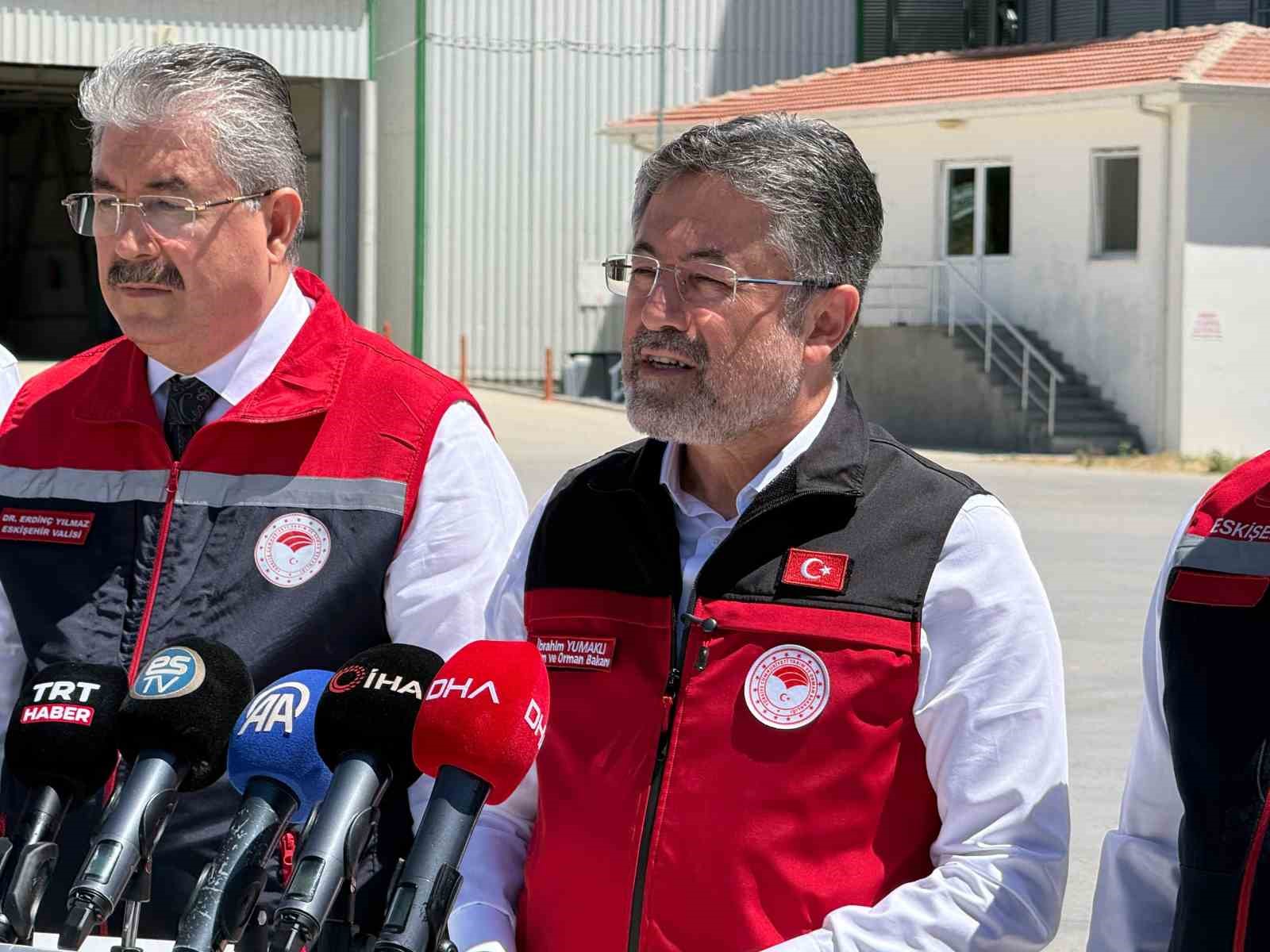 Bakan Yumaklı: "Bitkisel üretimde Cumhuriyet tarihimizin rekorunu bekliyorum"