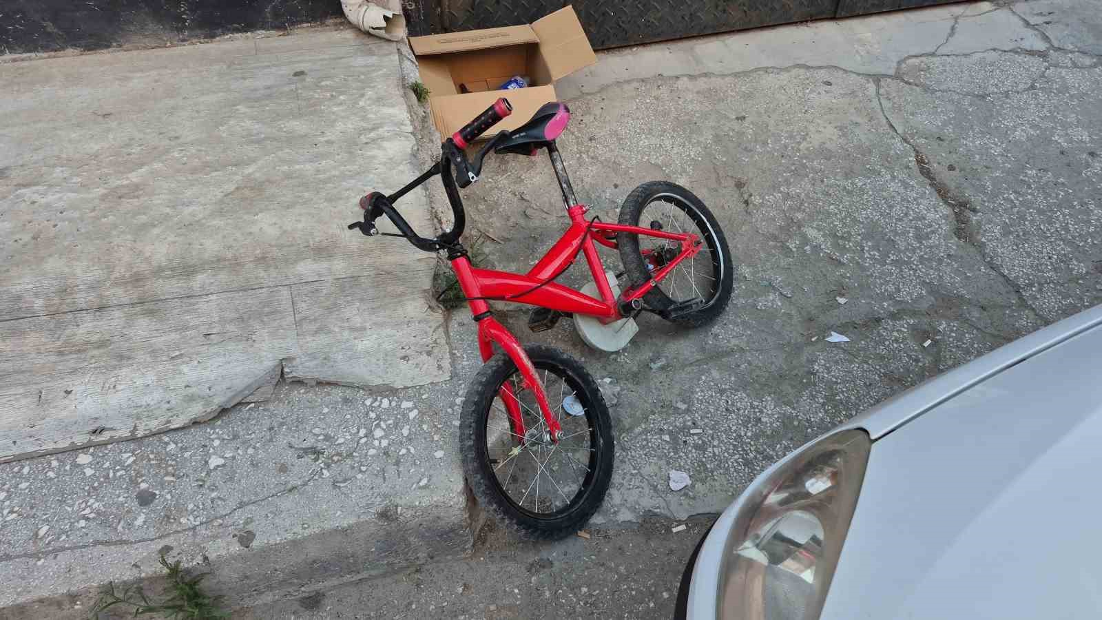 Eskişehir’de otomobile yandan çarpan bisikletli çocuk yaralandı
