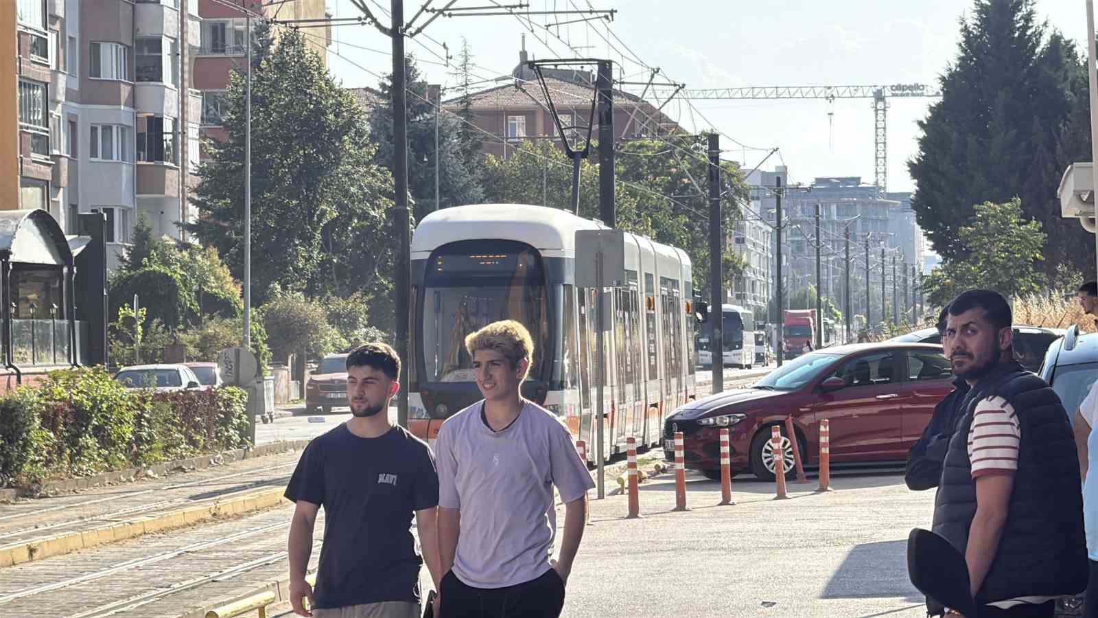 Eskişehir’de tramvayın çarptığı bisikletli yaralandı