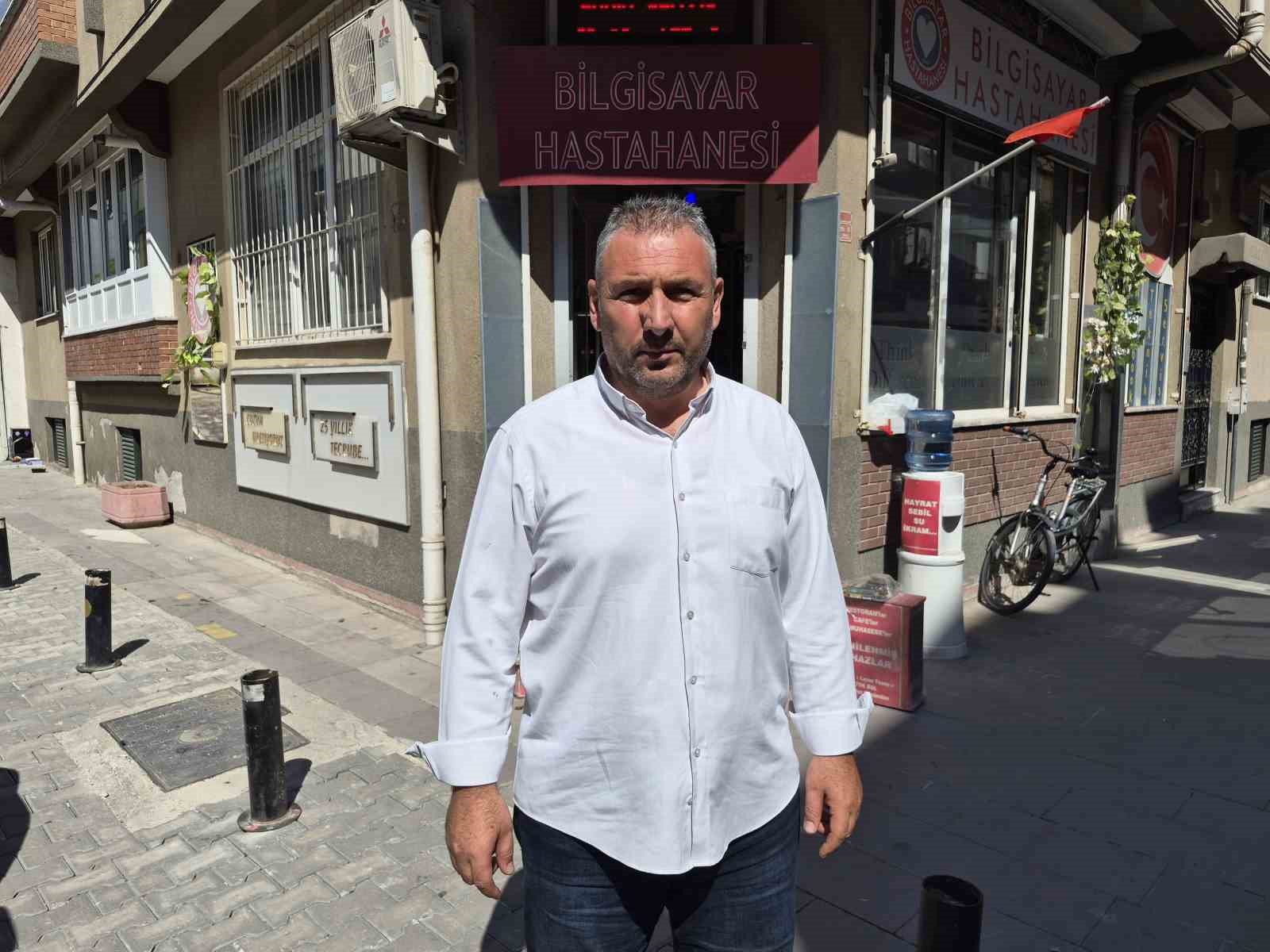 Eşinin 5 bileziği ile açtığı 30 yıllık dükkânı kapatmanın hüznünü yaşıyor