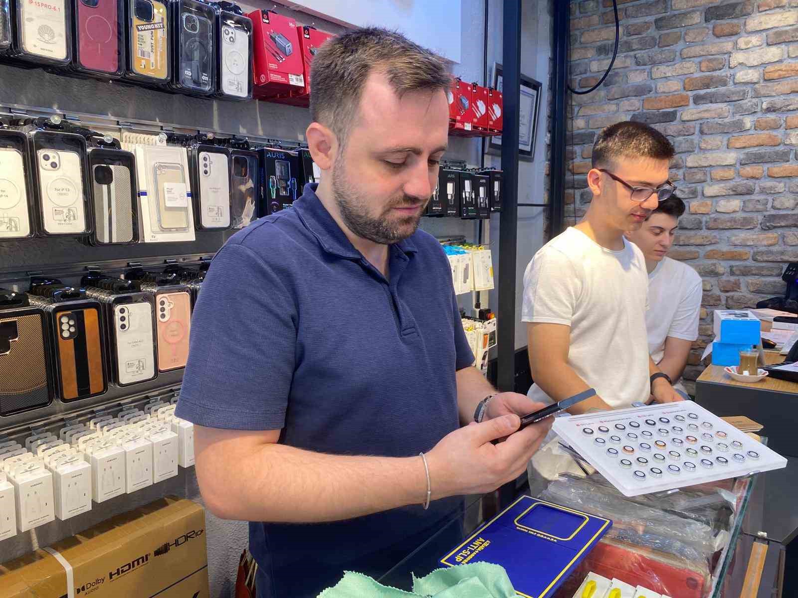 Kalın kılıf ve uzun şarj süresi sıcak havalardan cep telefonları için büyük risk