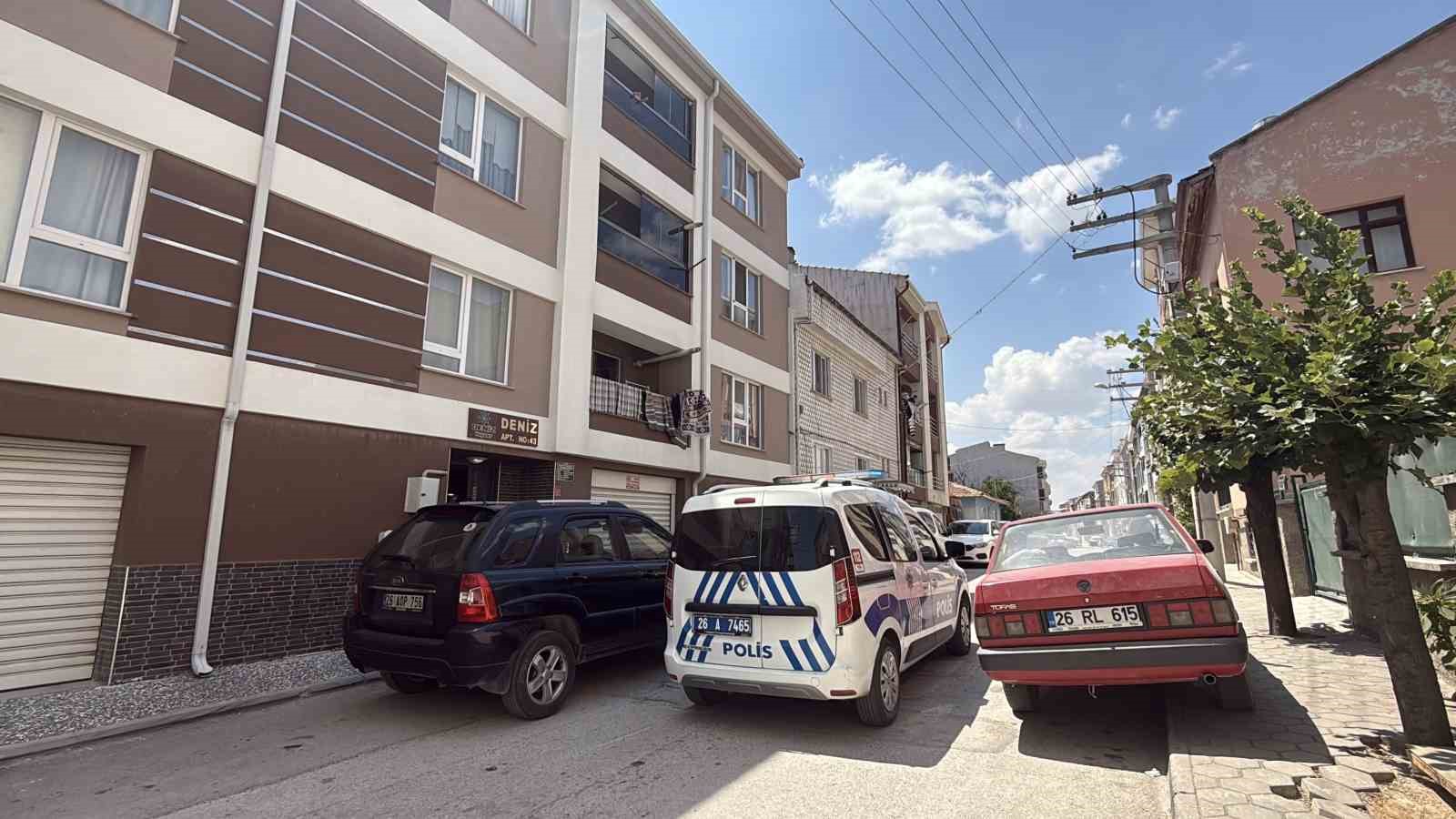 Dairenin camında otururken bahçeye düşen çocuk hastaneye kaldırıldı