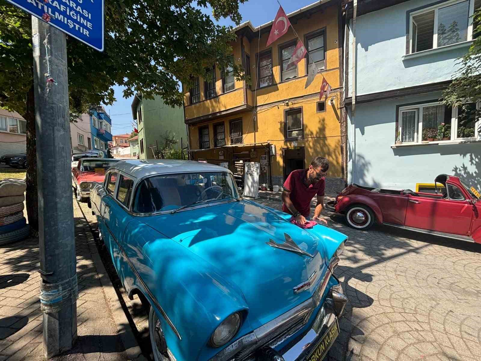 Miras kalan hobisiyle 15 yıldır eskiyi yâd ettiriyor