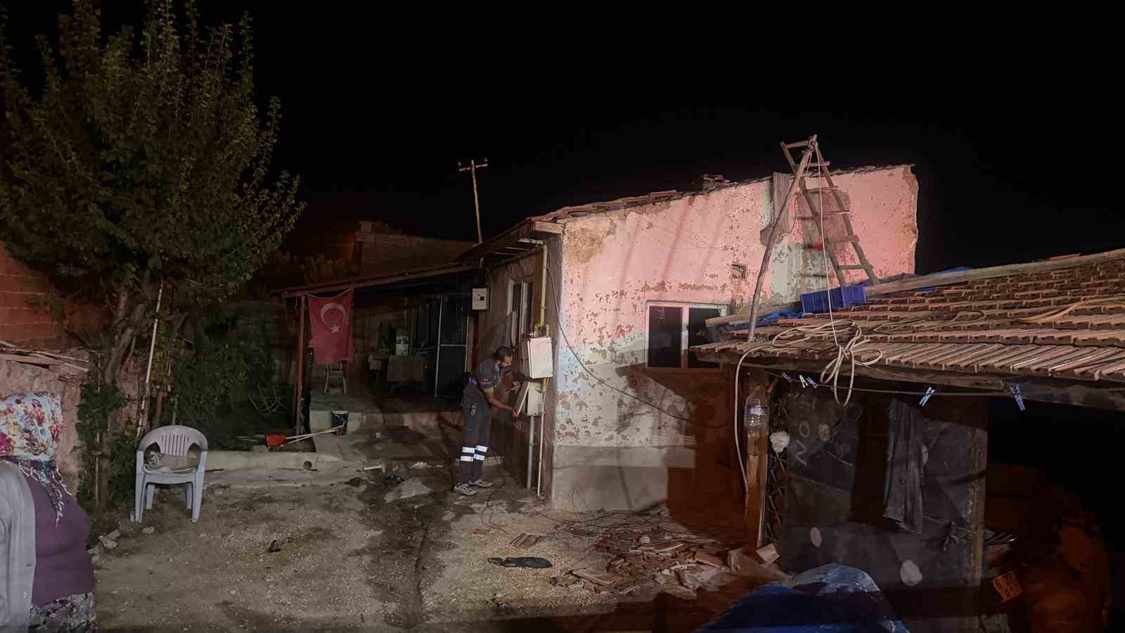 Tek başına yaşayan 78 yaşındaki adamın ocakta unuttuğu yemek evi kül etti