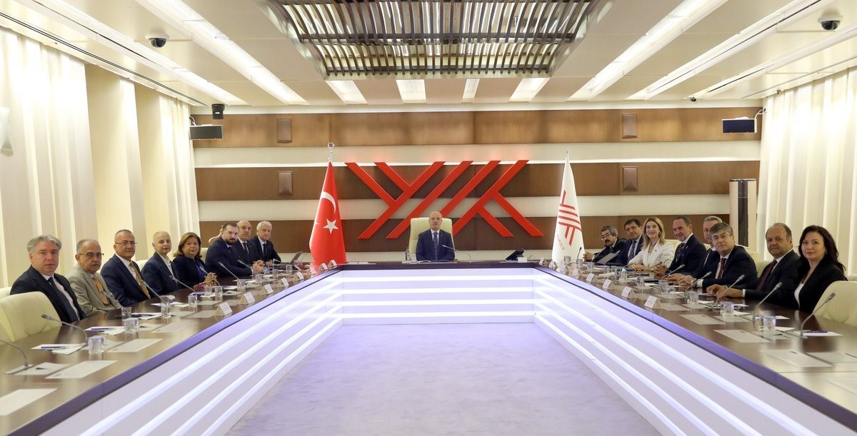Yeni rektörlerin mazbataları verildi
