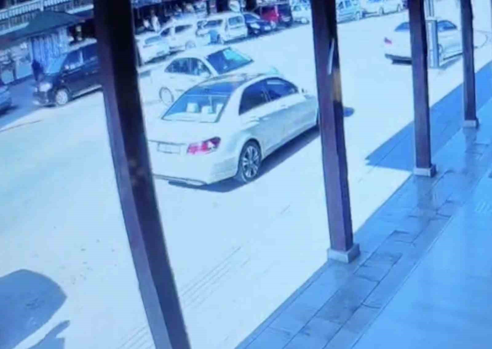 Park halindeki araçlara çarpan alkollü sürücüye 50 bin lira ceza