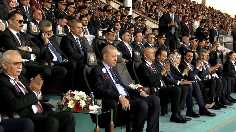 Bakan Çiftçi: "Toplamda 5 bin 915 genç kardeşimizi Jandarma ve Sahil Güvenlik teşkilatlarımıza uğurluyoruz"