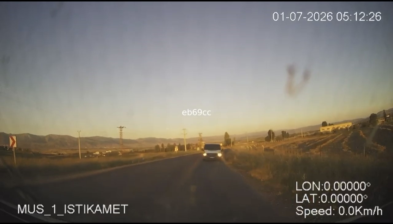 Muş’ta ters yönde ilerlerken ambulansın kamerasına takılan sürücüye ceza