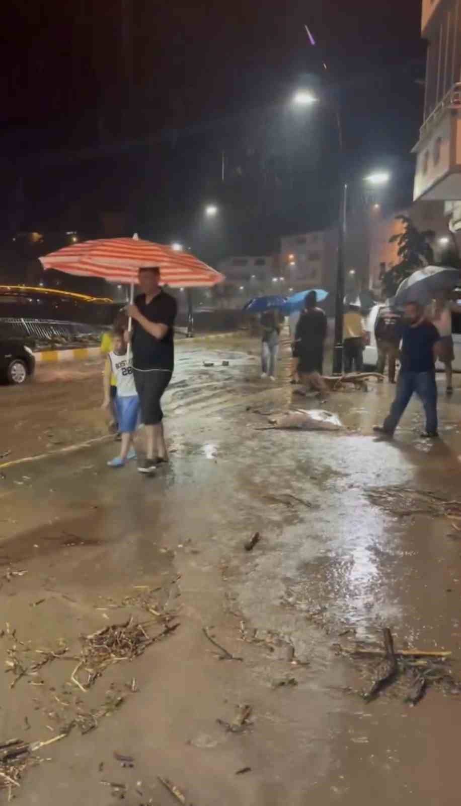 Giresun’da şiddetli yağışlar sonrası derelerin su seviyesi yükseldi