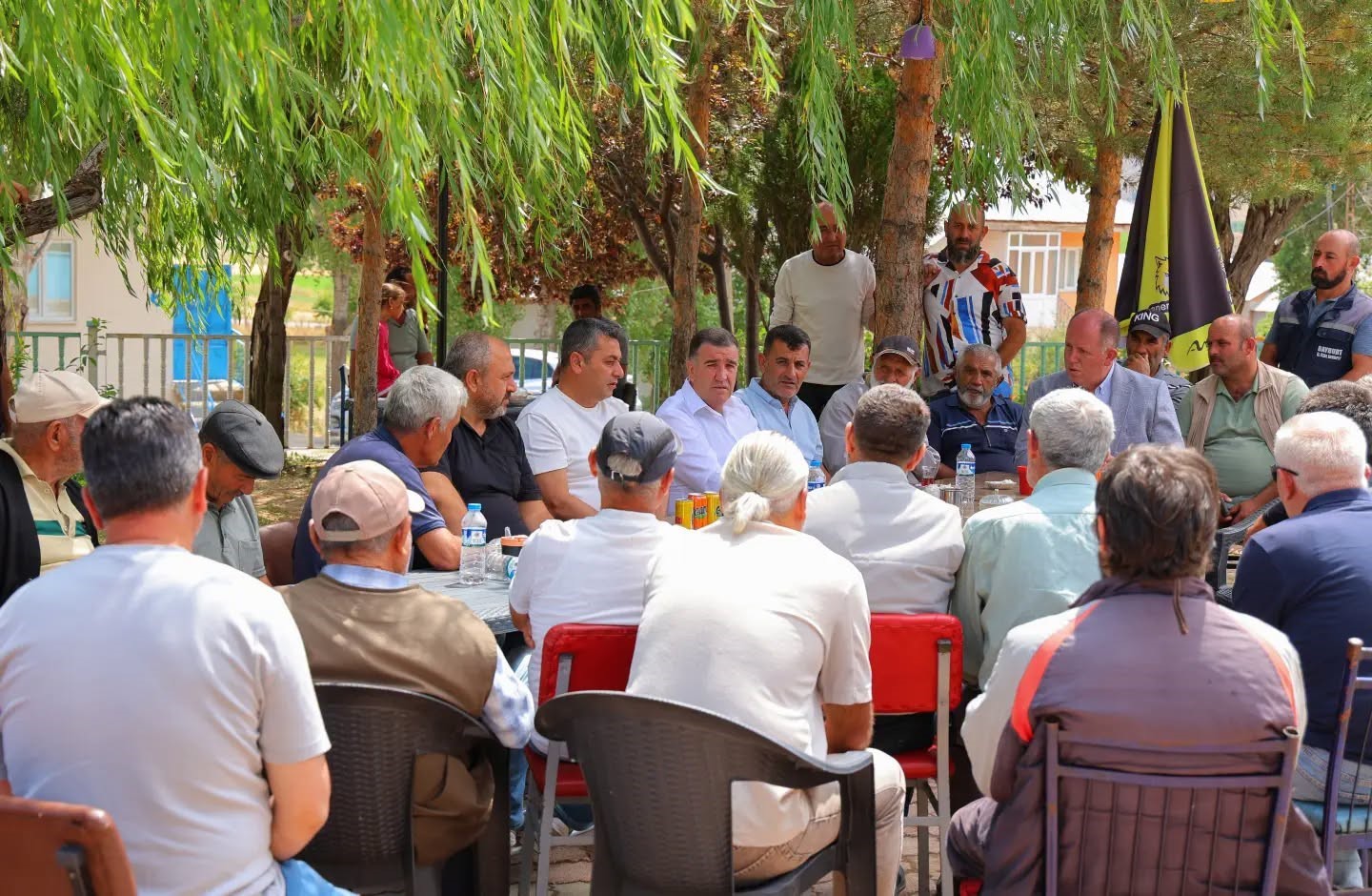 Vali Eldivan Akşar köyünde vatandaşlarla buluştu