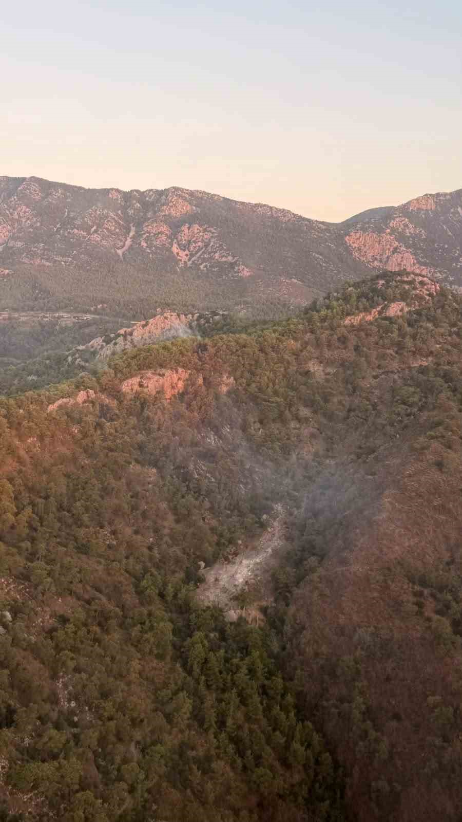 Kemer’deki orman yangını kontrol altına alındı