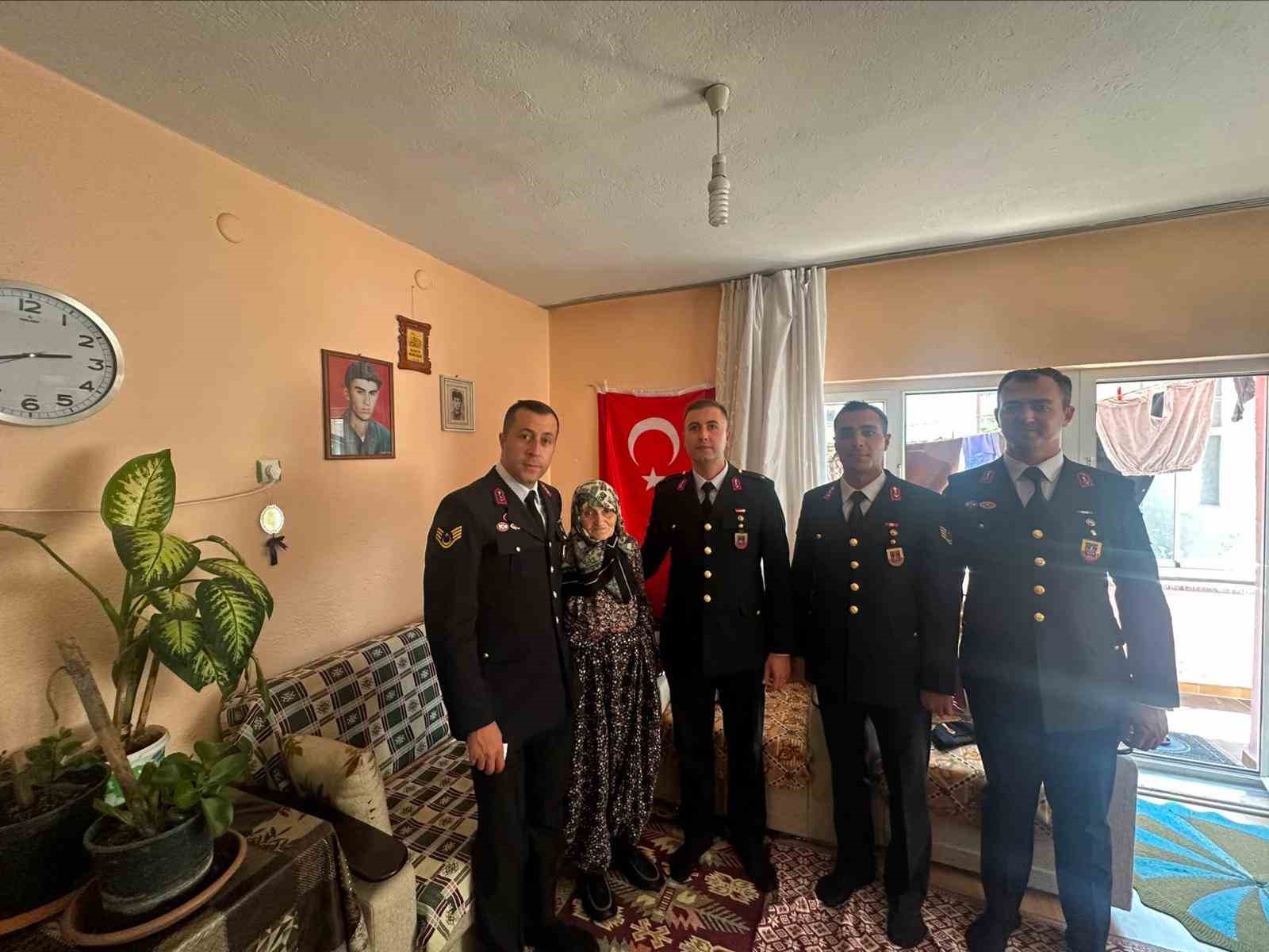 Şehit ailesine vefa ziyareti