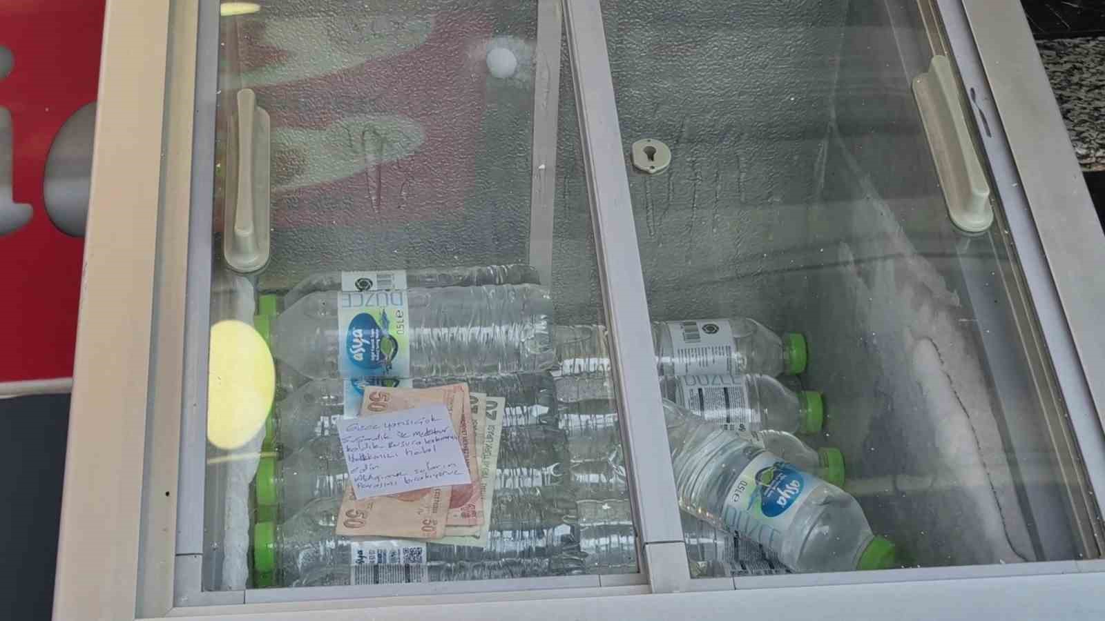 Sabah dükkanına gelen esnaf karşılaştığı manzara ile duygulandı