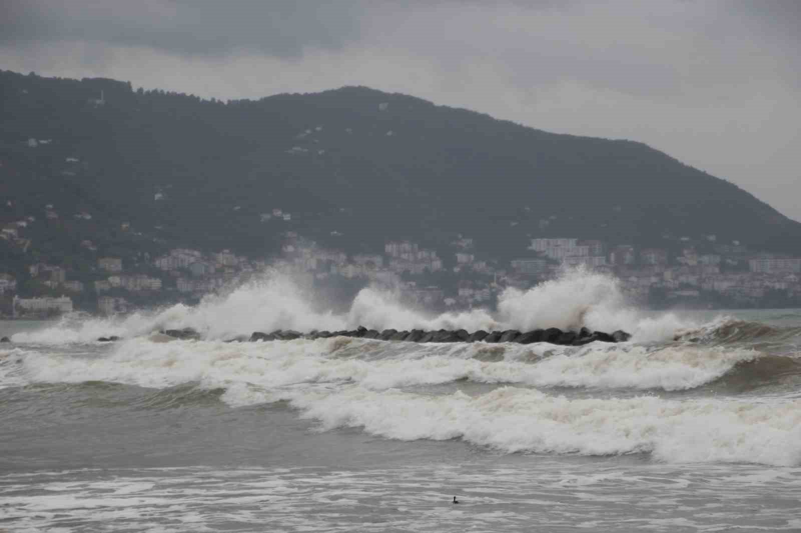 Karadeniz hırçınlaştı