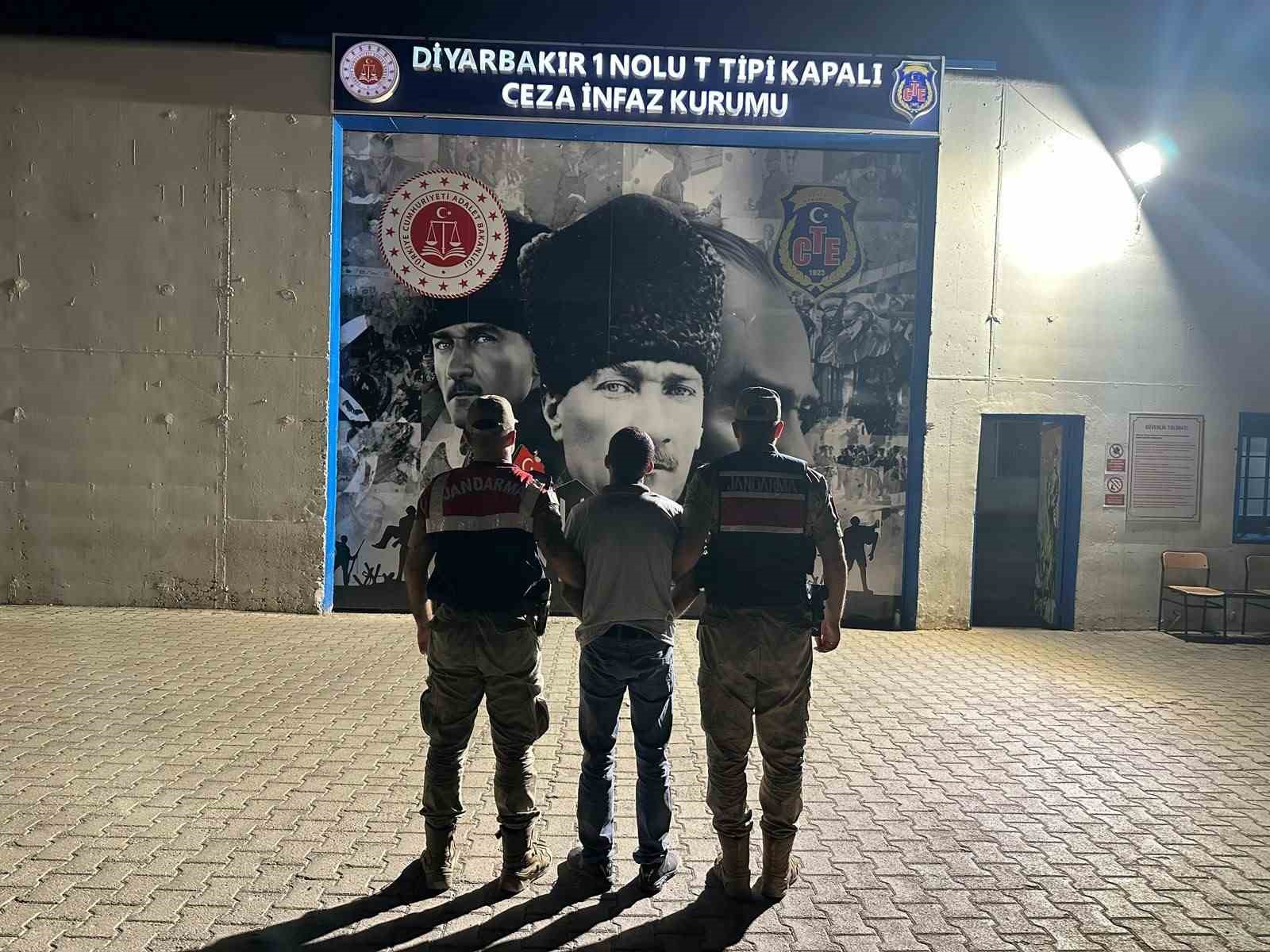Diyarbakır’da 42 suç kaydı ve 16 yıl hapis cezası bulunan zanlı yakalandı