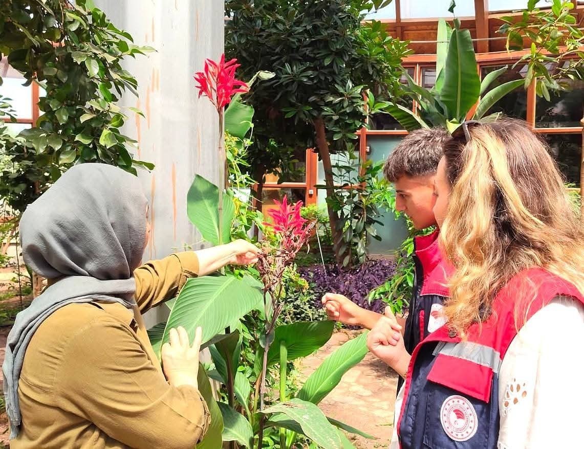 Öğrencilerden Tıbbi ve Aromatik Bitkiler Merkez Müdürlüğünü teknik gezi