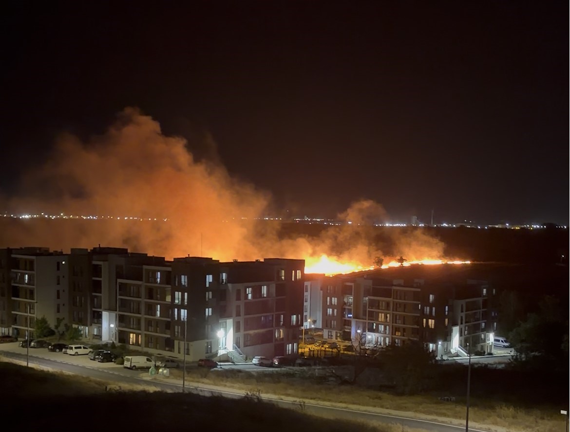 Tekirdağ’da korkutan yangın: Alevler geceyi aydınlattı