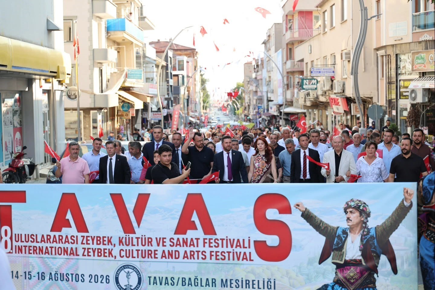 Denizli 8. Tavas Zeybek, Kültür ve Sanat Festivali kortej yürüyüşüyle başladı