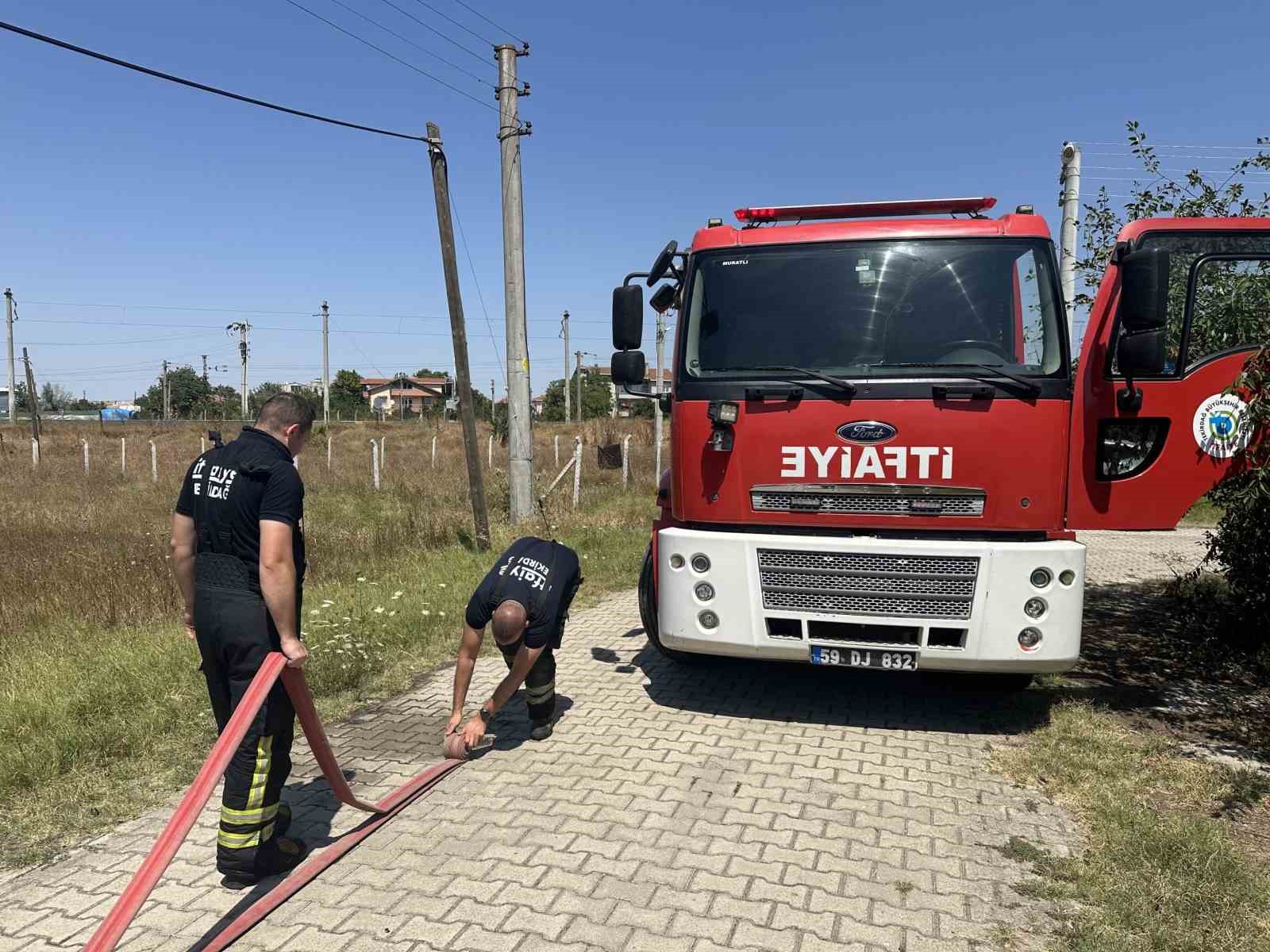 Ot yangını evlere sıçramadan söndürüldü