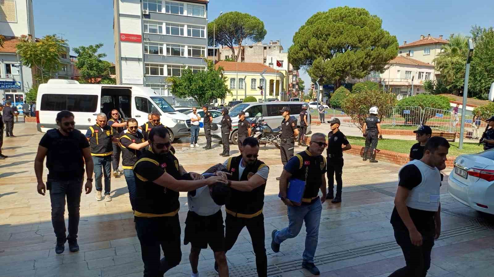 Aydın’daki telefoncu cinayetinde 4 şüpheli adliyeye getirildi