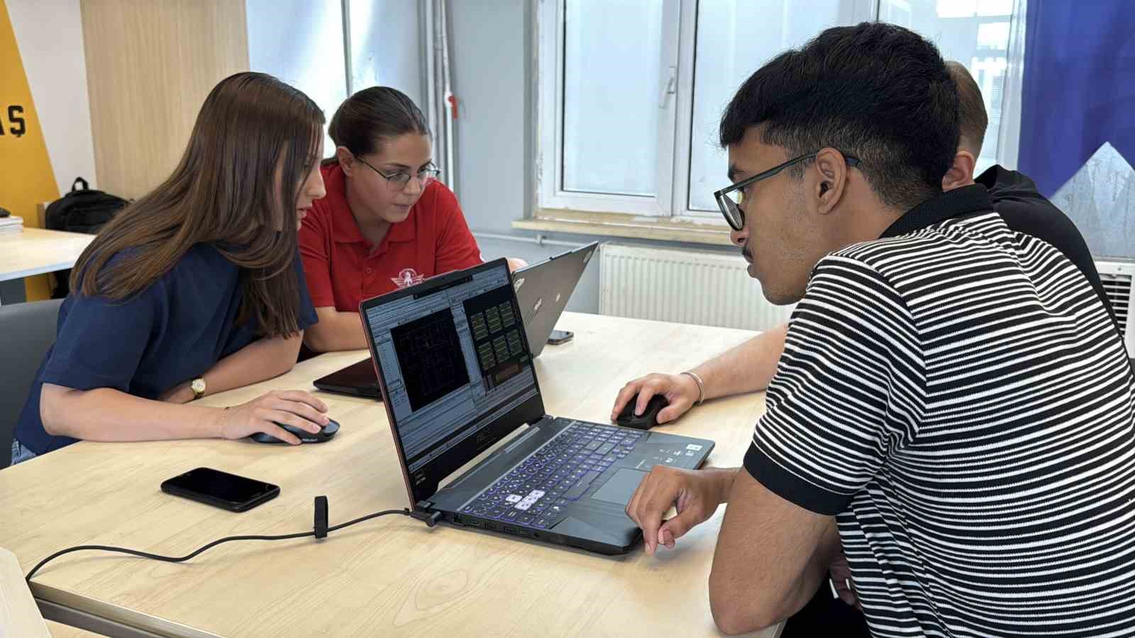 Roketten 5G’ye: KBÜ’lü gençlerin çip tasarımı finalde