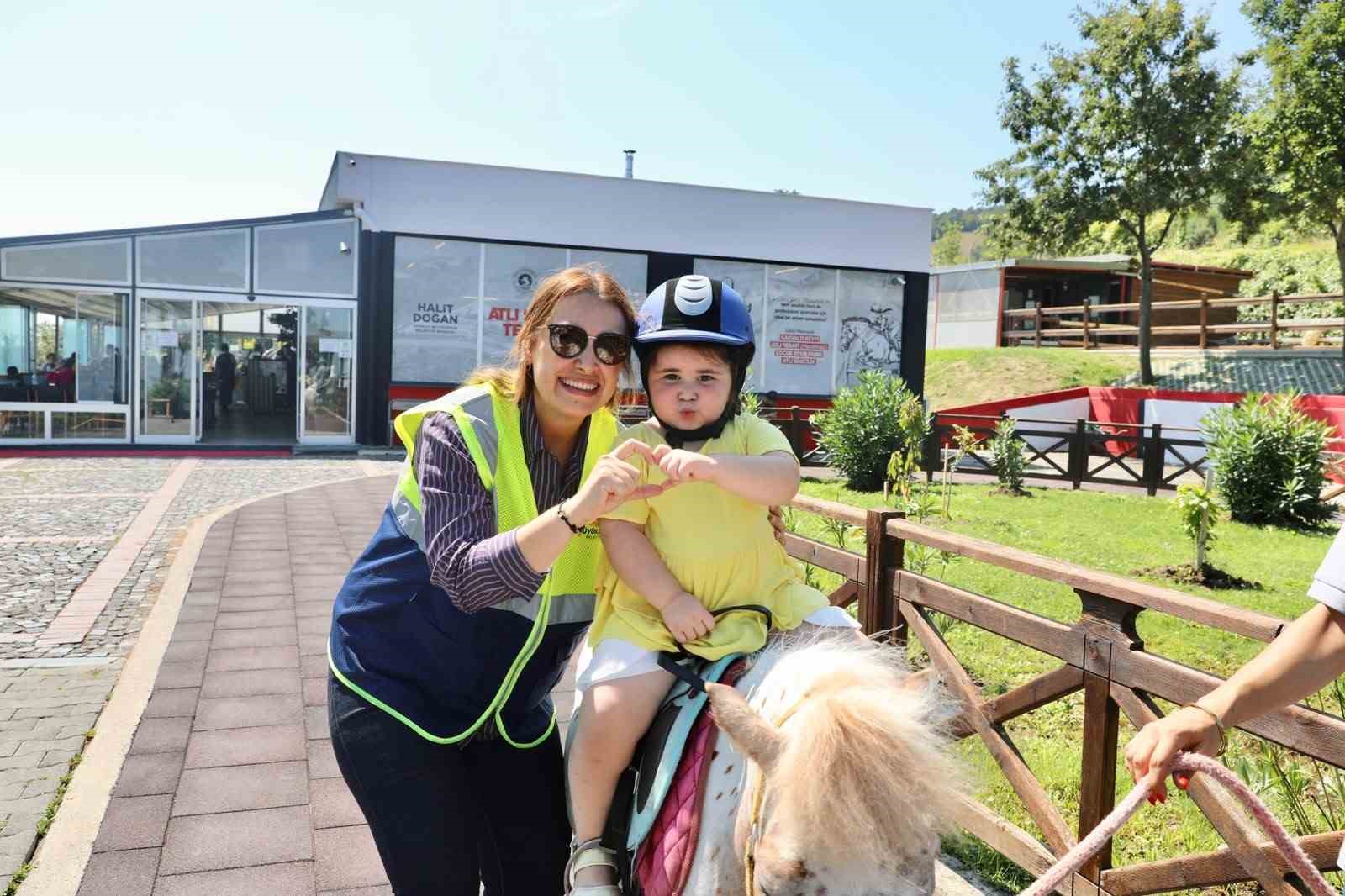 Otizmli çocuklara atlı terapi