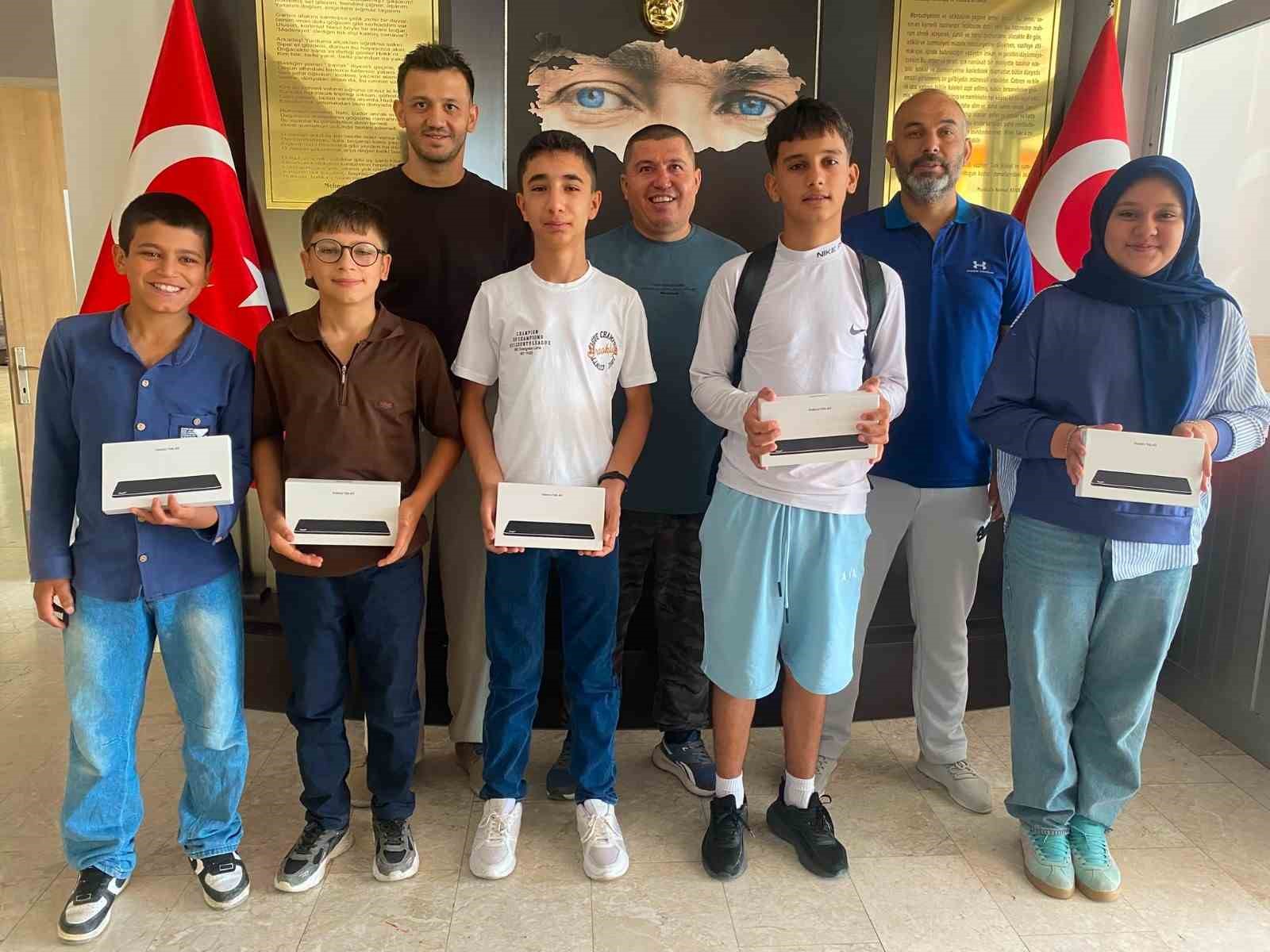 Çameli’de başarılı öğrenciler ödüllerle uğurlandı