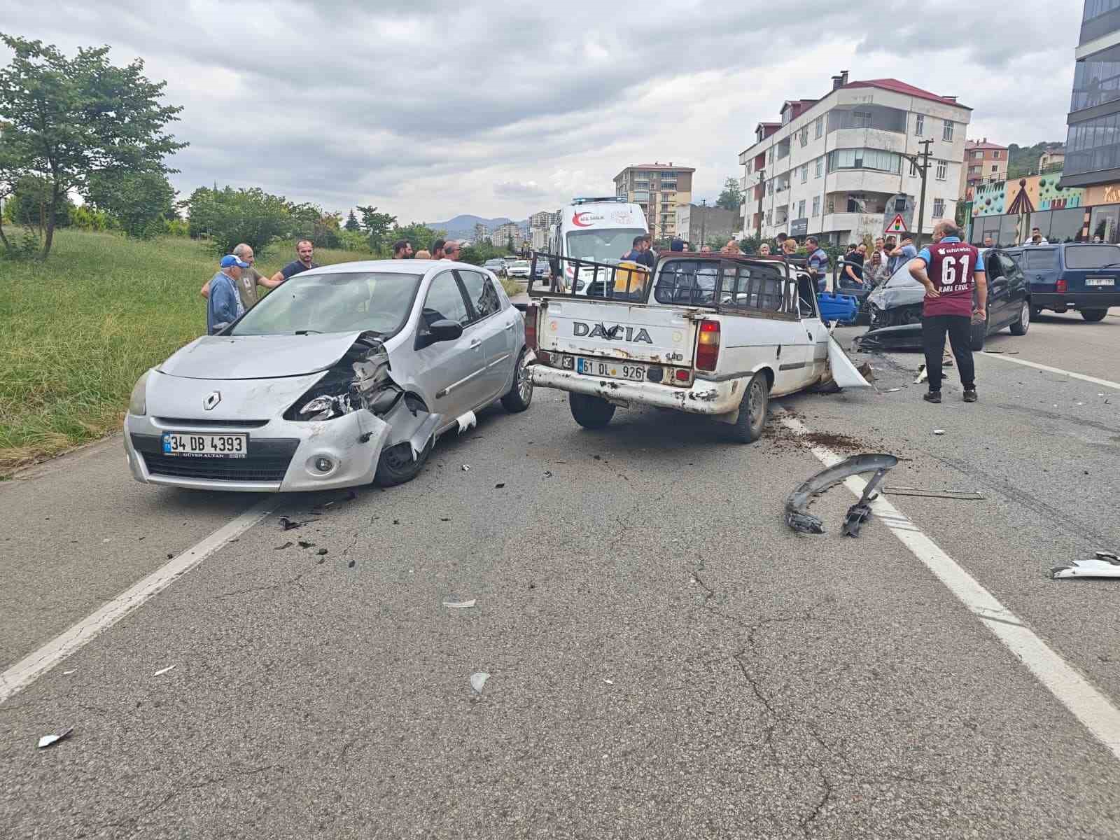Trabzon’da zincirleme trafik kazası: 8 yaralı