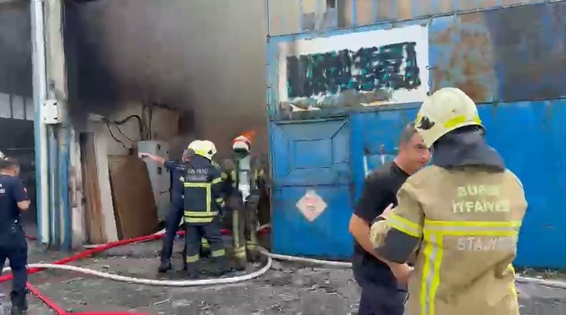 Koltuk imalathanesinde korkutan yangın