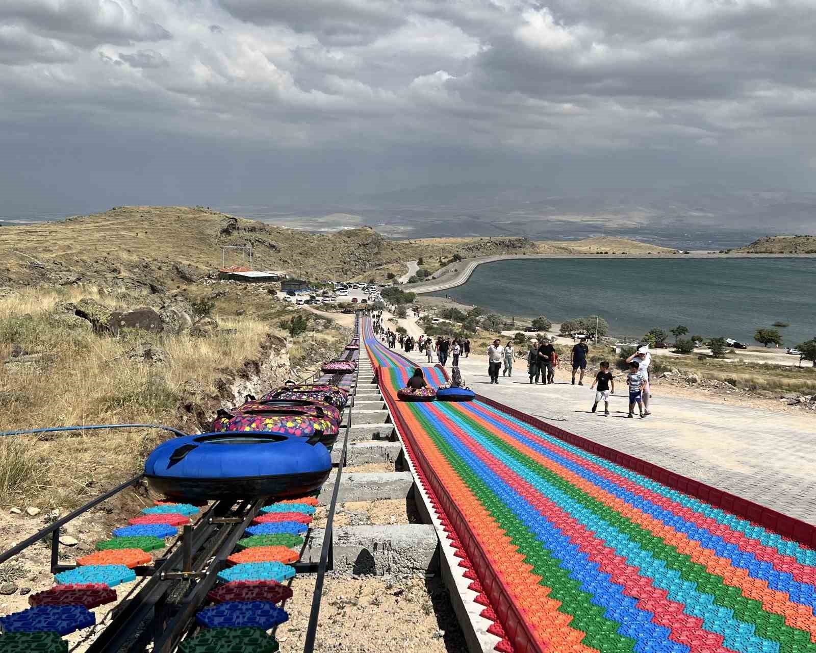 Niğde’deki renkli kaydırağa rekor ilgi
