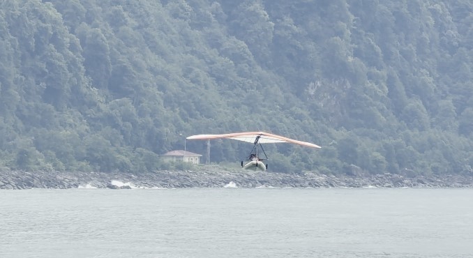 Artvin sahillerinde uçan bot gösterisi ilgi çekti