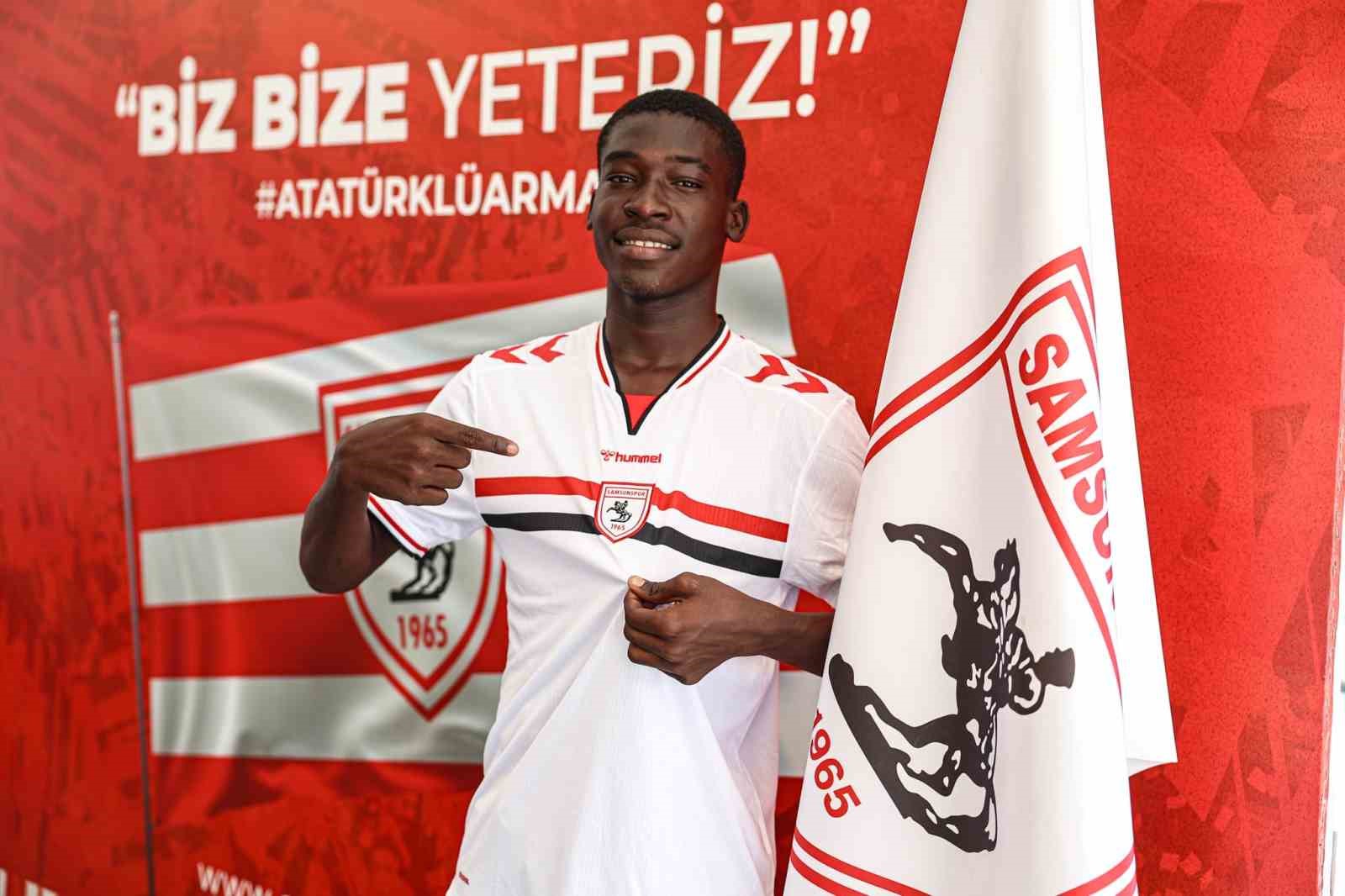 Samsunspor, 18’lik Çadlı futbolcu Daniel ile 5 yıllık sözleşme imzaladı