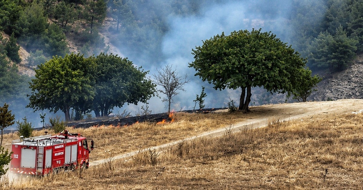 Karabük’te anız yangını ormanlık alana sıçramadan söndürüldü