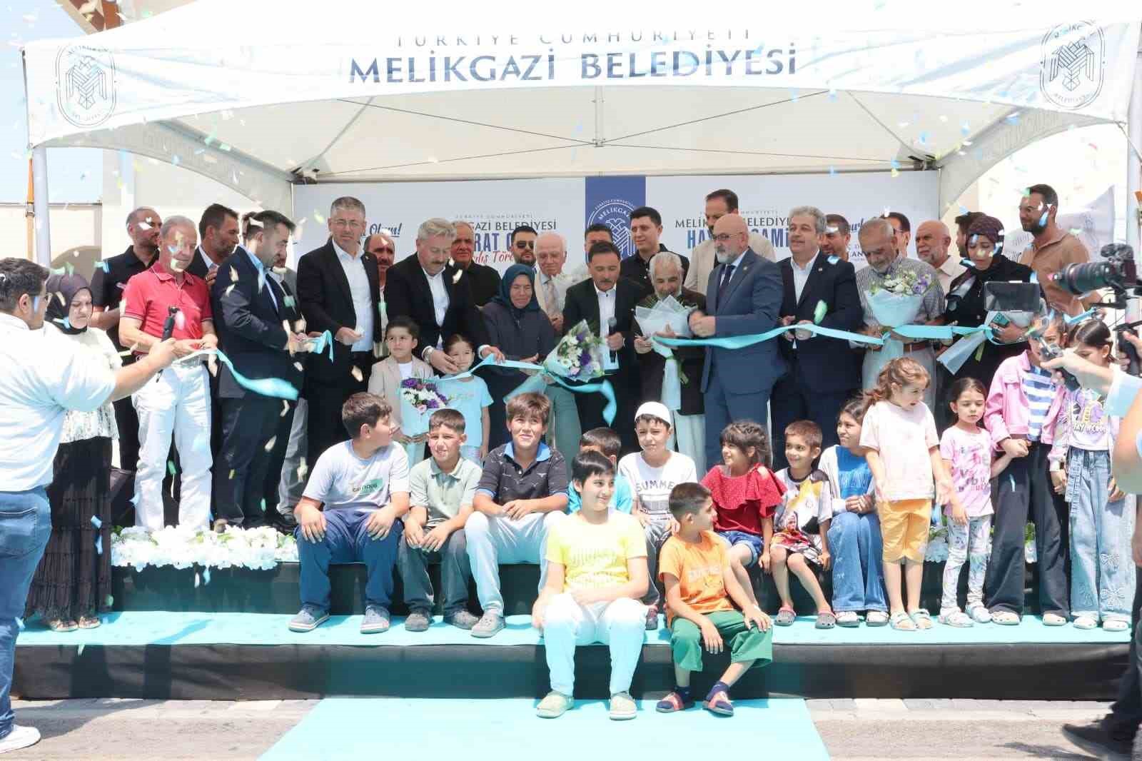 Hayrat Cami ibadete açıldı