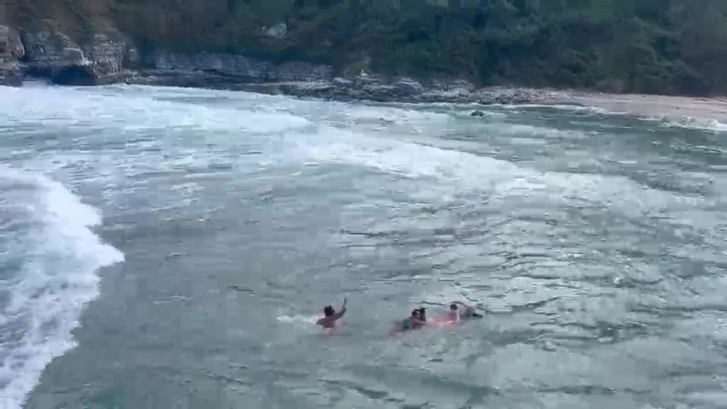 Yasağa rağmen denize girdiler: Baba ve 2 çocuğu ölümden döndü